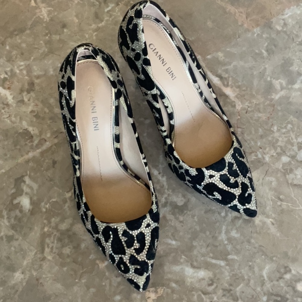 NWOT.. GIANNI BINI JEWL BEADED ANIMAL PRINT STILETTO PUMPS